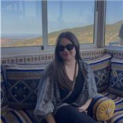 Estudiante en el último año de carrera de magisterio en la UV. También puedo simplemente cuidar a niños y niñas.